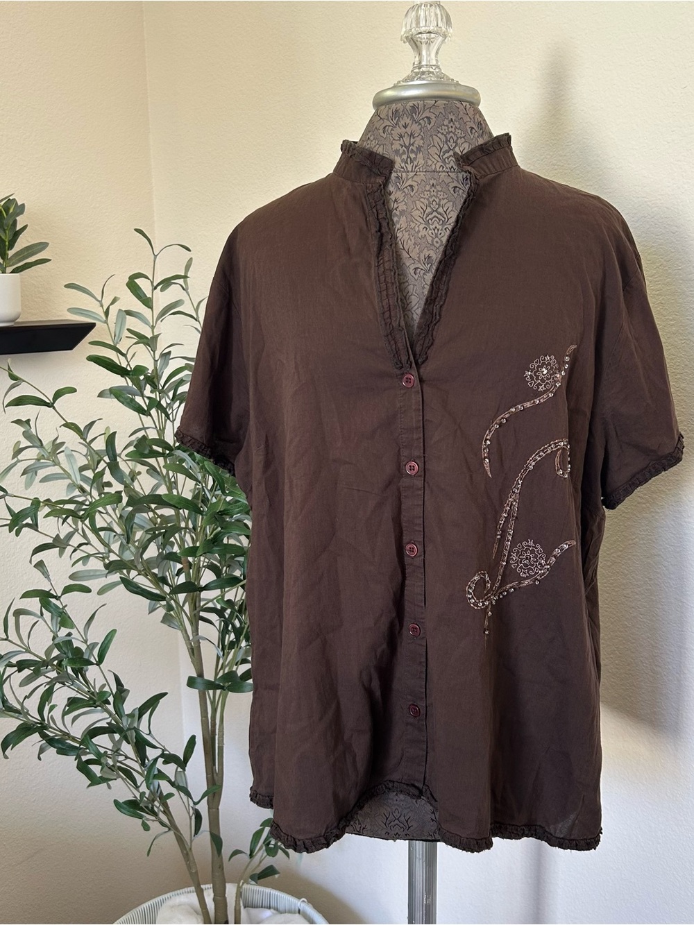 Biaggini Women’s Brown 100% Cotton Short Sleeve Shirt with Chest Embroidery